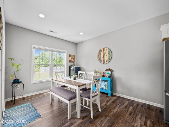 Building Photo - 512 Hazelwood Dr