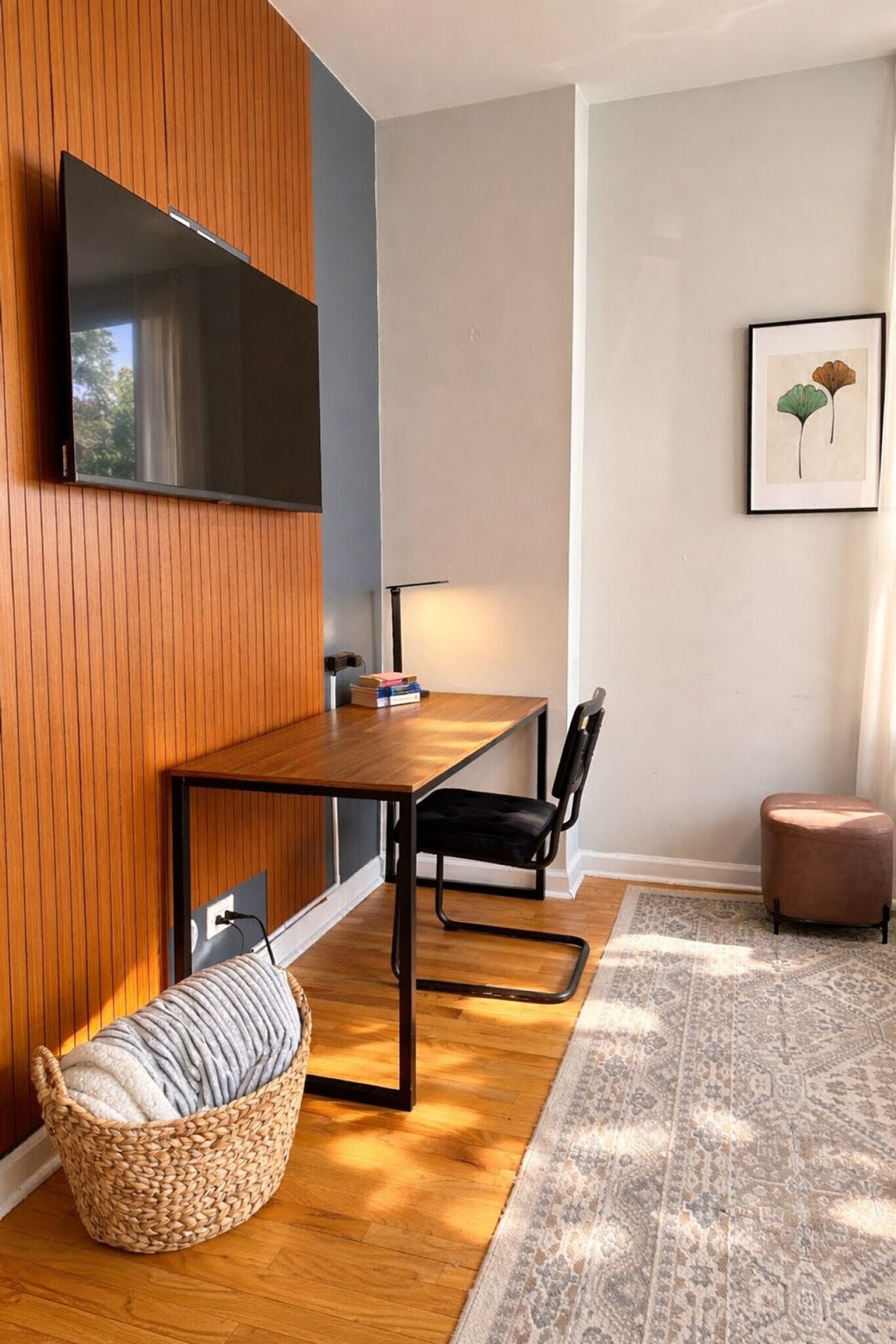 Building Photo - 906 N Damen Ave