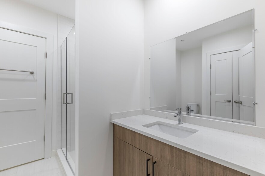 Building Photo - 319 Broadway