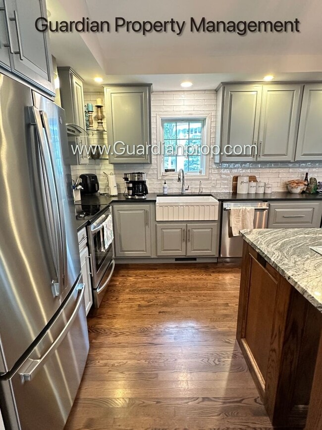 Building Photo - Maple Grove Single Family Home, Fenced Yard, 3 Car Garage, Deck, Available 7-31
