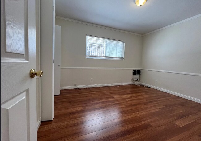 Building Photo - 3 Bedroom 2 Bath- House