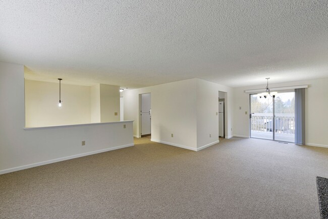 Building Photo - Remodeled  House - 4 Bed 2 Bath - Renton