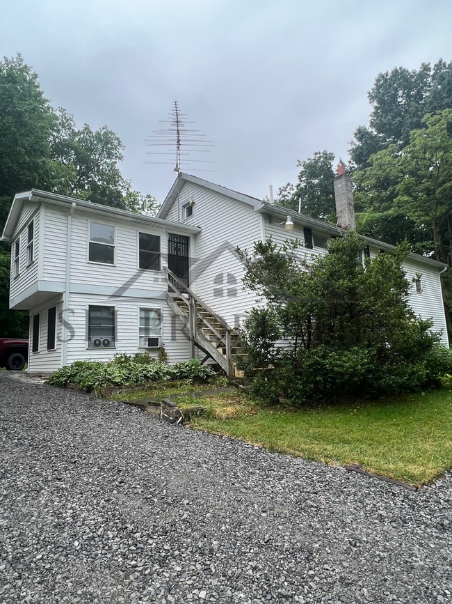 Building Photo - Lee6-8