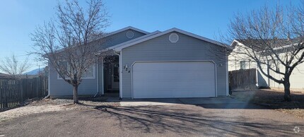 Building Photo - 3 bedroom 2 bath with a 2 car garage