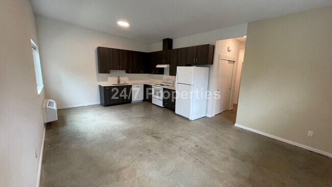Building Photo - Modern 2 BD | 1 BA Duplex - SE PDX