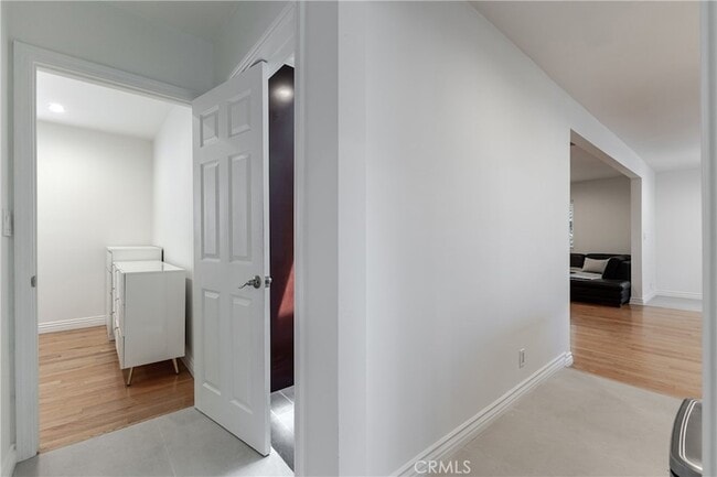 Building Photo - 1217 Elm Ave