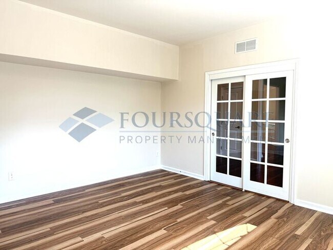 Building Photo - Beautiful 4-Bedroom Home Screened Porch & Bonus Room – Minutes from RTP, Shopping & Dining , Comm...