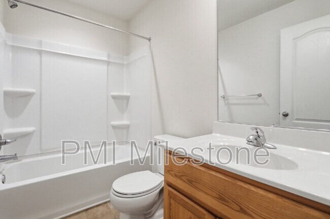 Building Photo - 65 Darien Dr