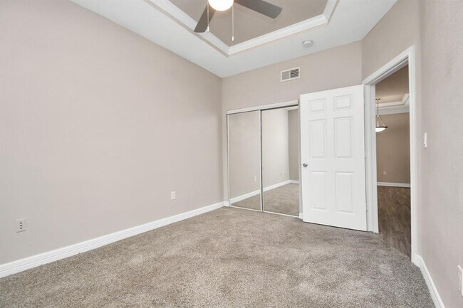 Building Photo - 3225 Woodland Park Dr