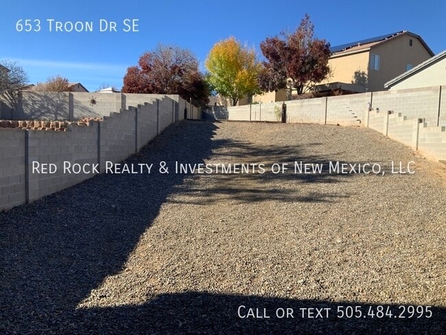 Building Photo - 653 Troon Dr SE