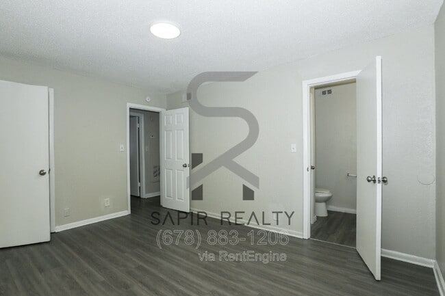 Building Photo - 2045 Alison Ct SW