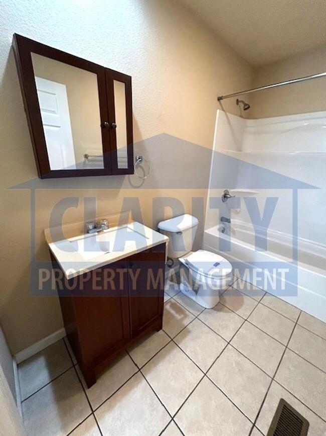 Building Photo - Adorable 2 bedroom home!