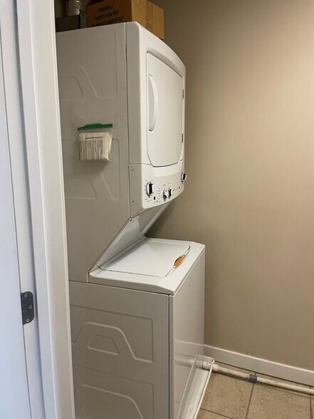 in unit w/d - 315 W Riverside Ave
