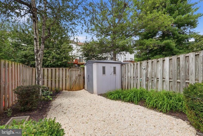 Building Photo - 344 Stable View Terrace NE