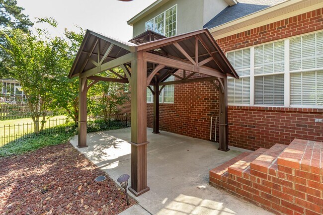 Building Photo - Private, 5 bedroom, 3.5 bath, Evans home-overlooking the woods!