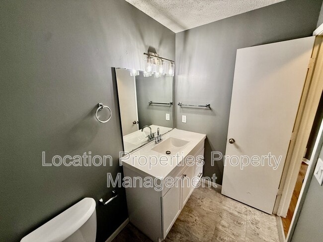 Building Photo - 1404 E 21st Terrace