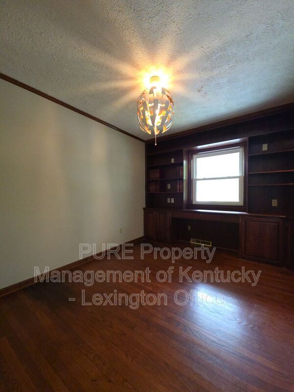 Building Photo - 1123 Gainesway Dr