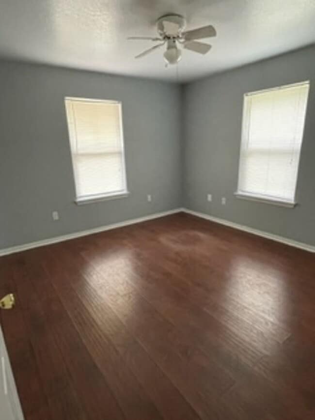 Building Photo - 1312 Central Texas Expy