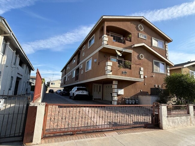 Building Photo - 1559 W 207th St
