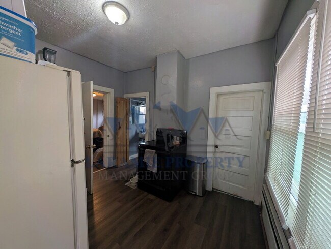 Building Photo - 505 E Sheridan St