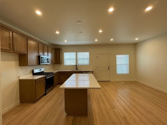 Building Photo - 4356 Hurstbourne Dr