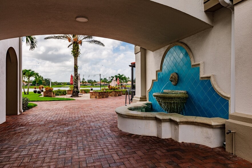 Building Photo - 3150 Village Walk Cir
