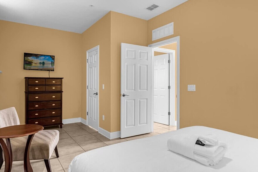 Building Photo - 14590 Damai Ln