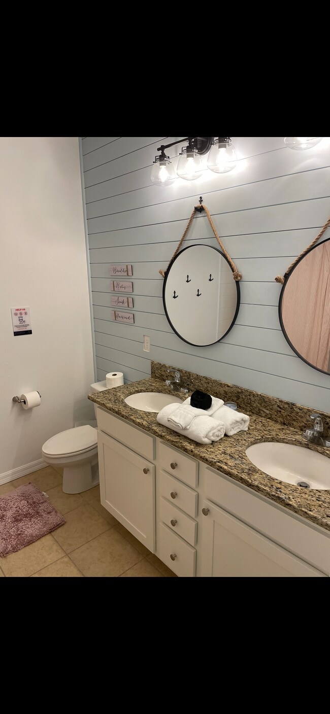 Building Photo - 118 N Fredrica Ave