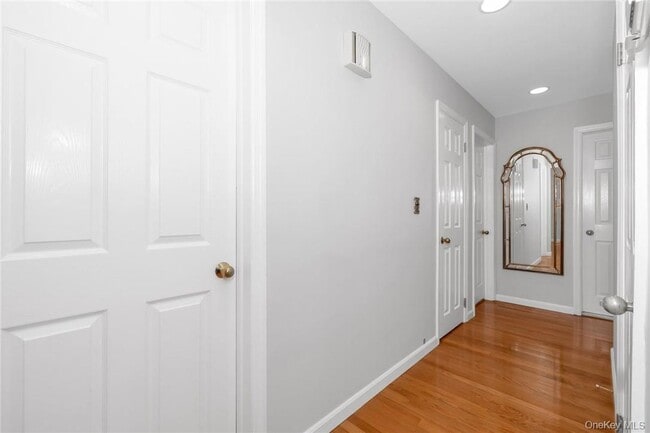 Building Photo - 146 Mansion Ave