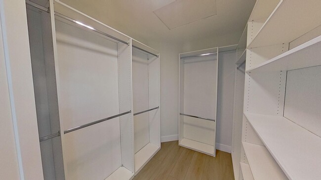 Building Photo - **Move-in Special!** Luxurious 4 Bed 3 Bat...