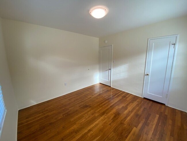 Building Photo - 916 Lighthouse Ave