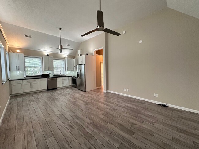 Building Photo - Exclusively Offered by Muse Realty Rentals...