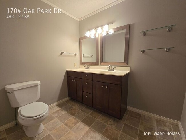 Building Photo - 1704 Oak Park Dr