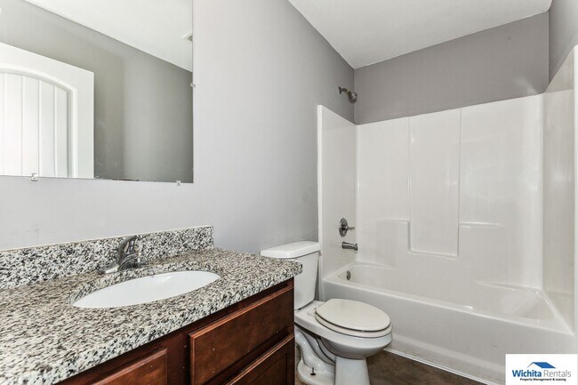 Building Photo - Westside duplex - 3 Bedroom 2 Bathroom  **...