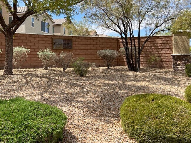Building Photo - Immaculate 3 Bed / 2.5 Bath Home for Lease...
