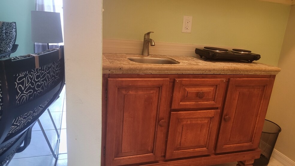 Kitchen area - 106 Woodbury Pines Cir