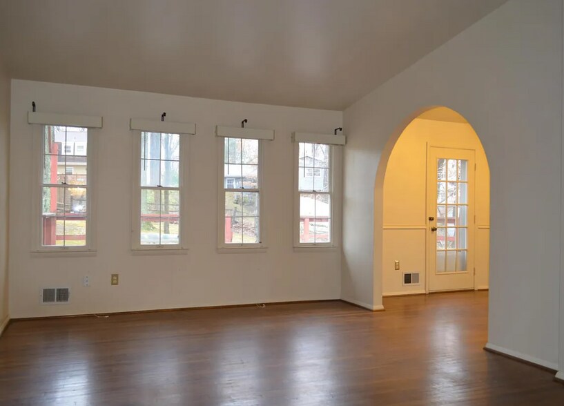 Building Photo - 4616 Twinbrook Rd