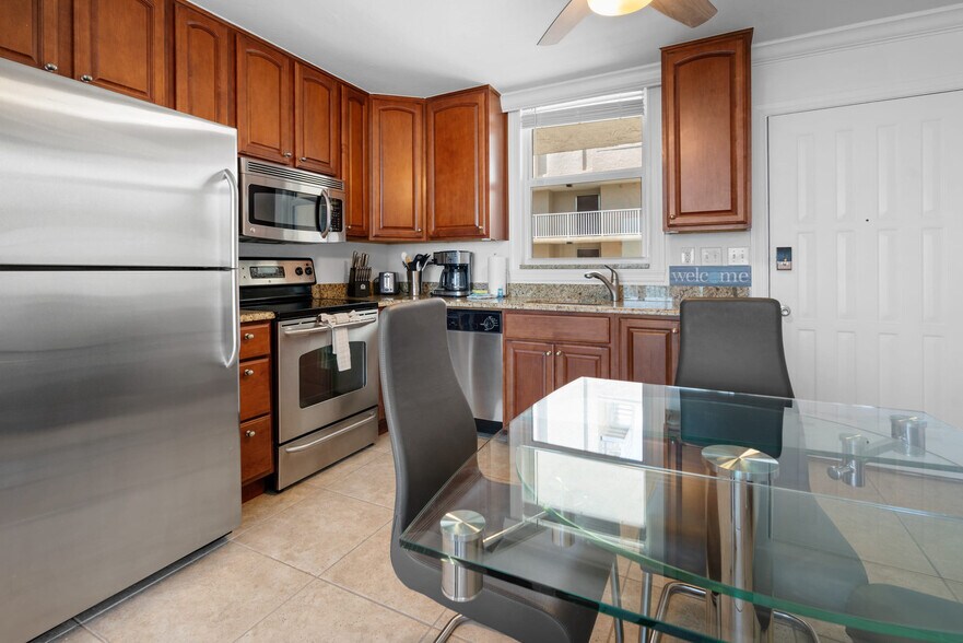 Building Photo - 5900 Bonita Beach Rd SW