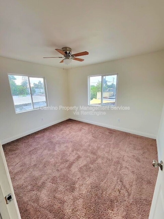 Building Photo - 1424 E 59th St