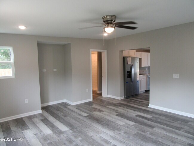 Building Photo - 9823 Clarence St