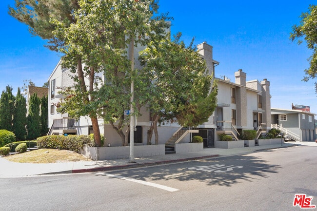 Building Photo - 11064 La Grange Ave
