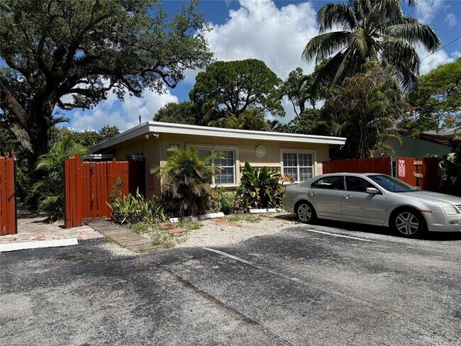 Building Photo - 709 SW 14th Ave