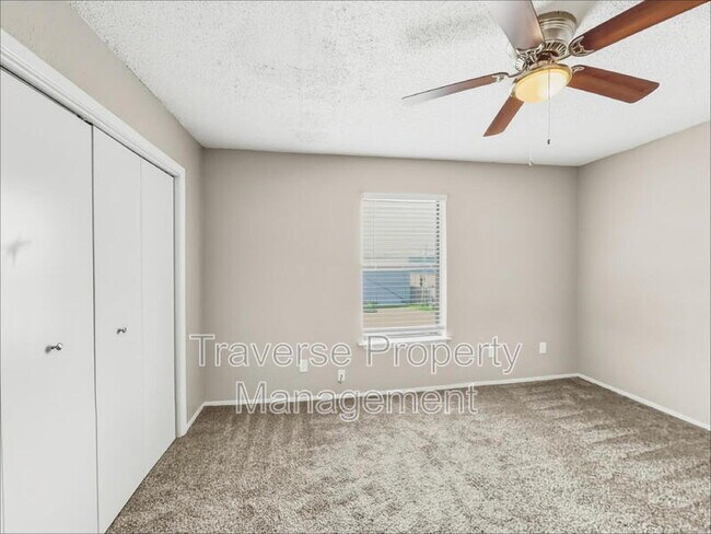 Building Photo - 1006 Bland Dr