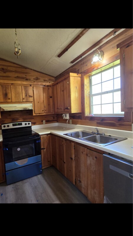 Building Photo - 125 Clint St