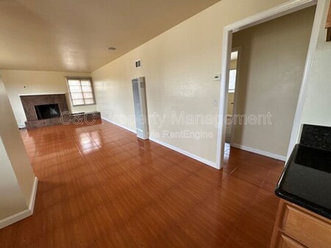 Building Photo - 1932 Lincoln St