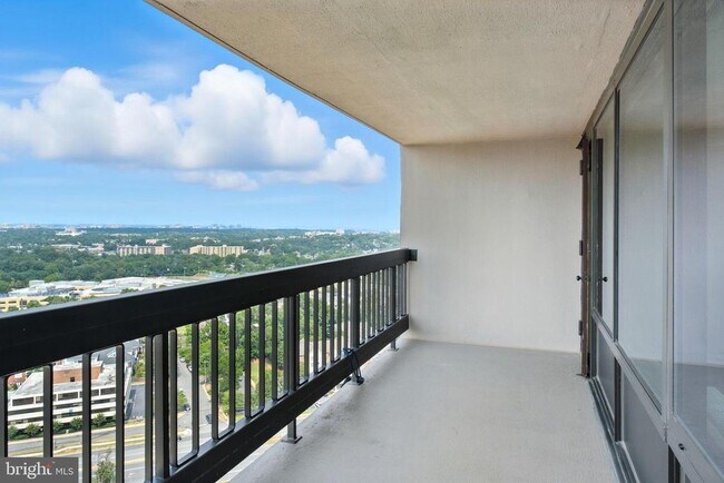 Building Photo - 3705 S George Mason Dr