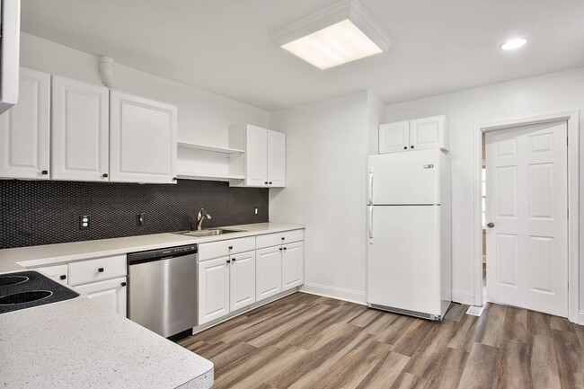 Building Photo - $1,800 / 2 br / 2 ba / 959 sqft