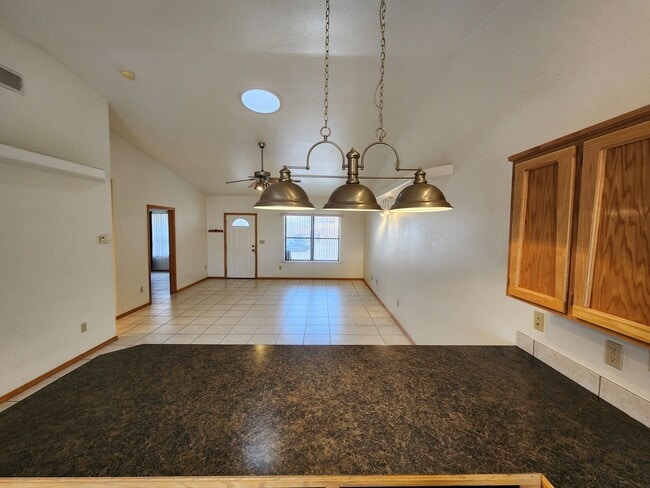 Building Photo - 2100 Hickory Dr