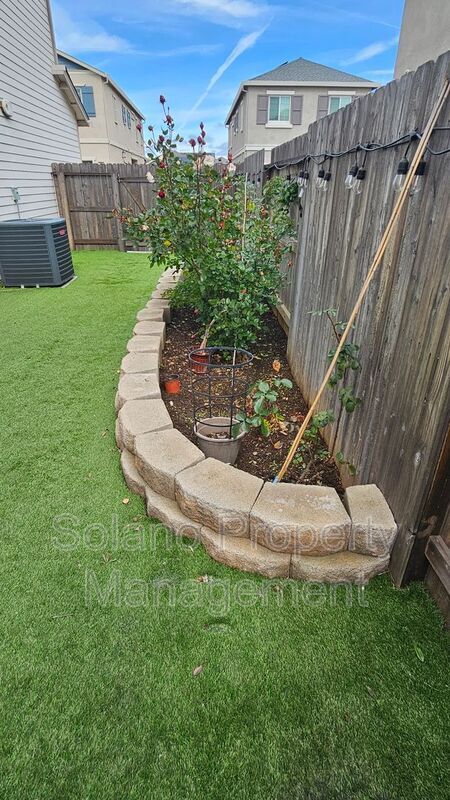 Building Photo - 1205 Niemann St