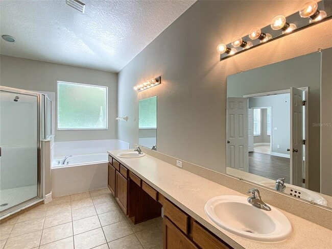 Building Photo - 3018 Lakewood Pointe Dr